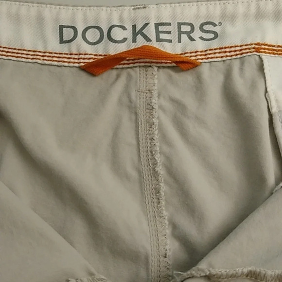 DOCKERS CLASSIC KHAKI 4 POCKET 100% COTTON  SHORTS - Picture 4 of 10